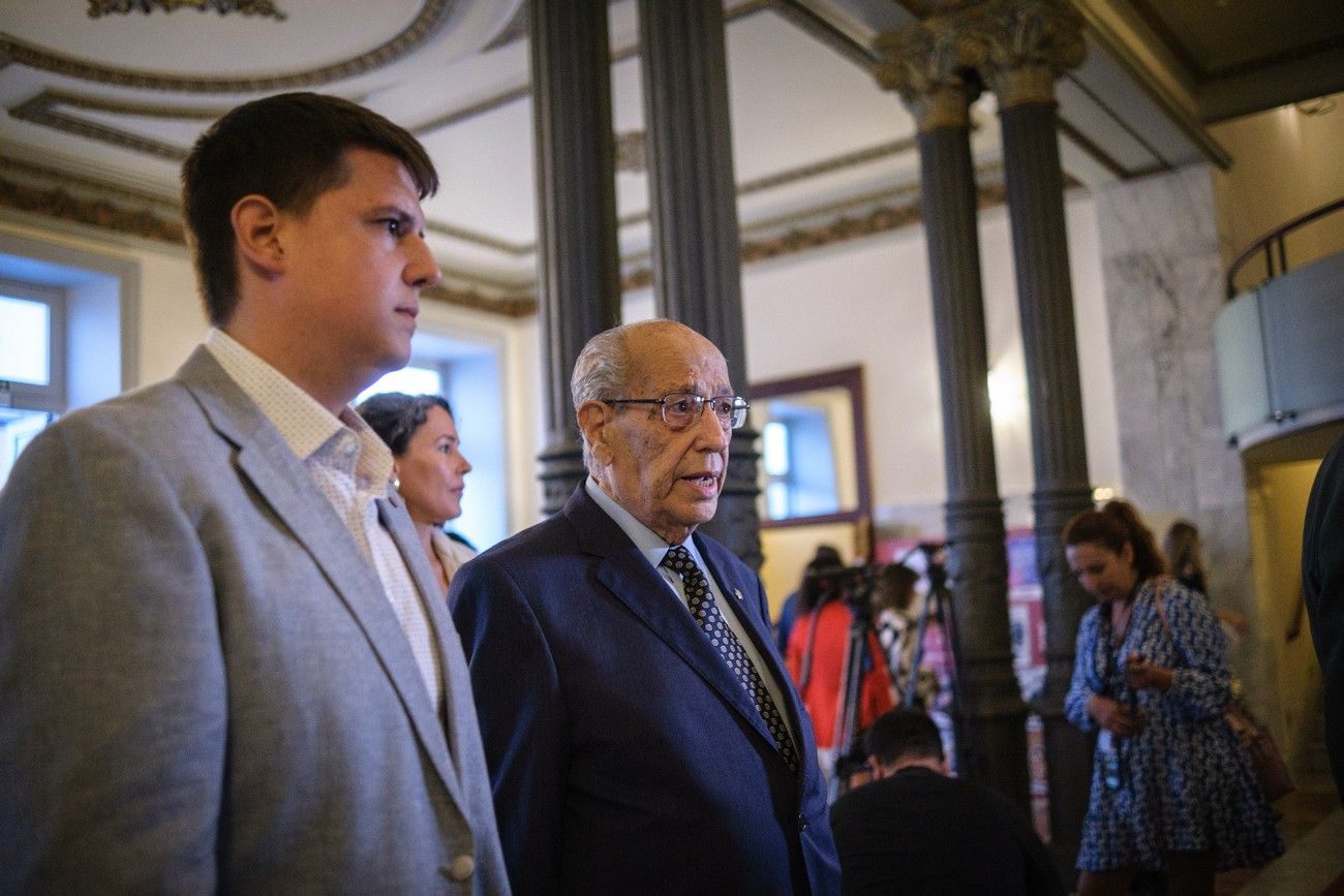 Acto institucional del Día de Canarias en el Teatro Guimerá