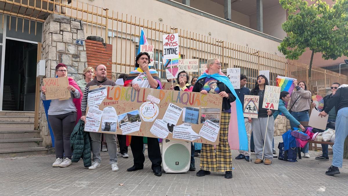 Protesta contra las terapias de conversión sexual en Alaquàs.