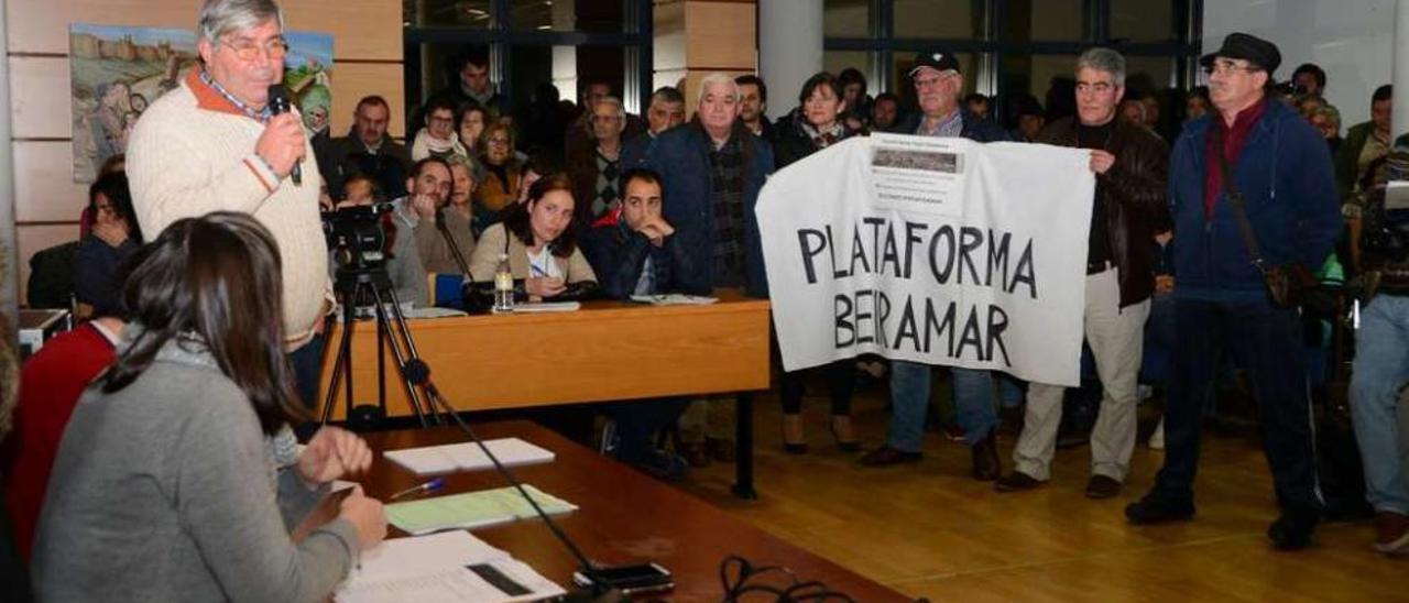 En el pleno extraordinario del pasado jueves se vivieron escenas de tensión. // Gonzalo Núñez