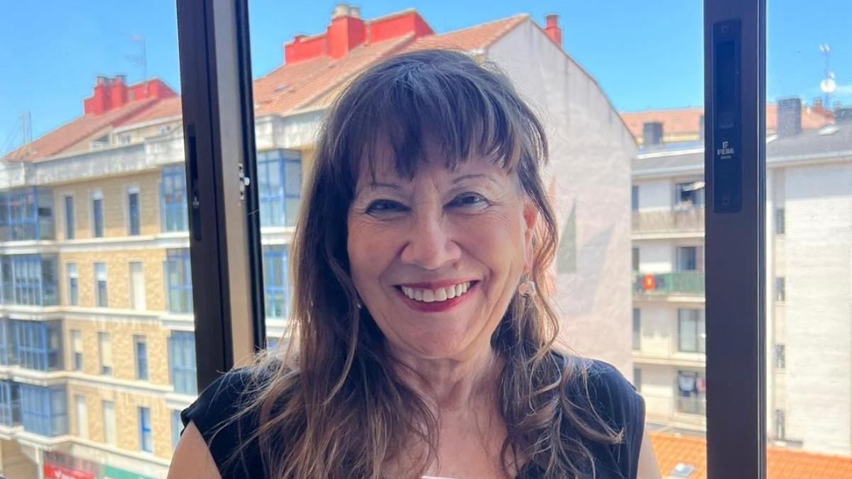 Esther García con su última obra.