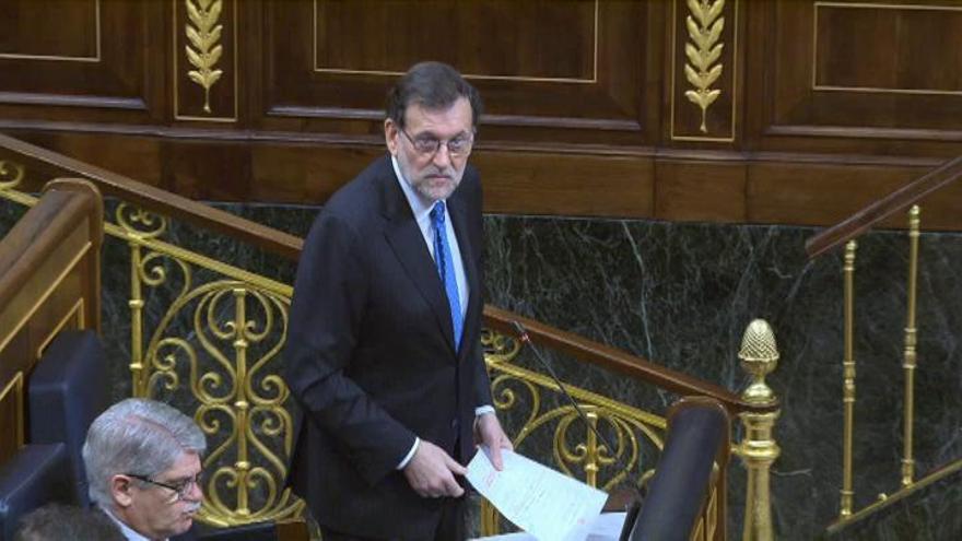 Rajoy da largas a C's sobre su pacto y Rivera le reprocha ser "caradura" con un gesto