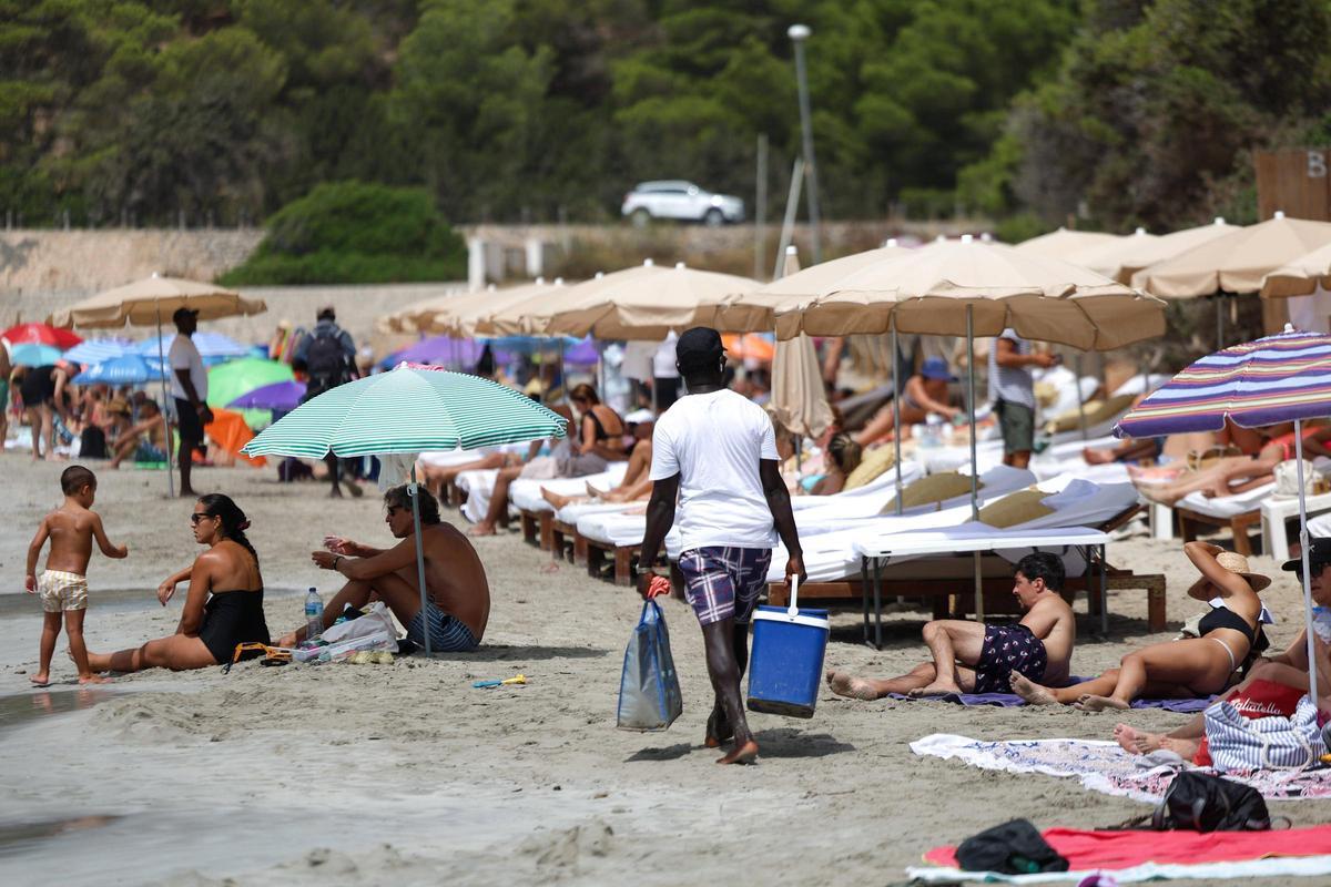 Galería: vendedores ambulantes en la playa de ses Salines