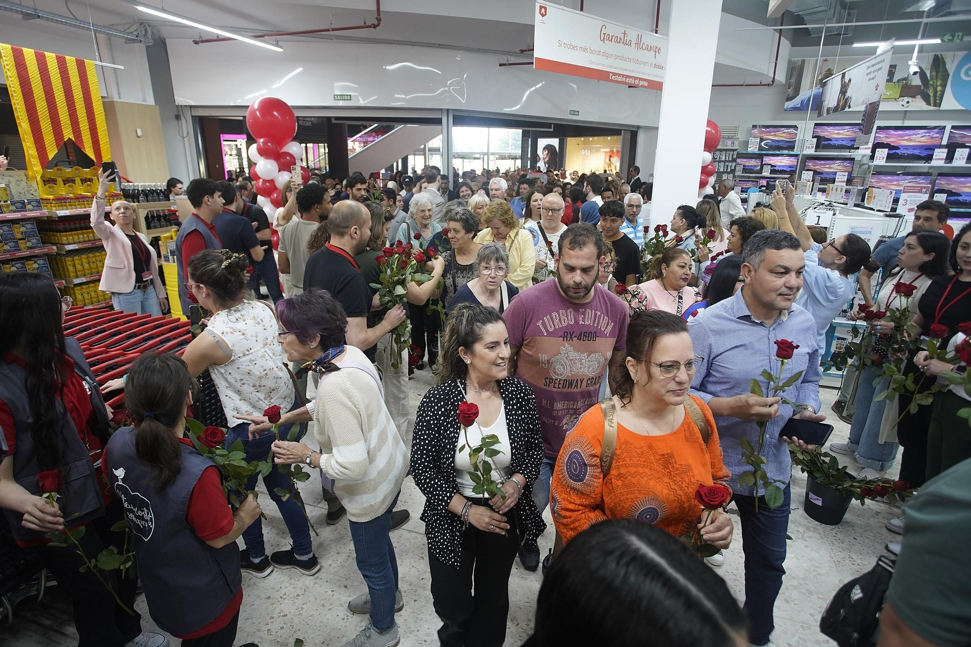 Les imatges de la inauguració del nou supermercat Alcampo de l'Espai Gironès