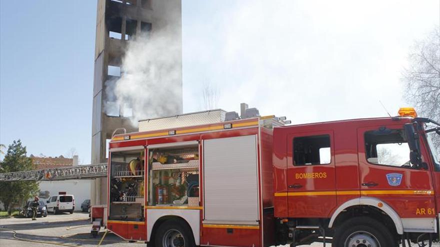 Diputación frena las oposiciones a bombero por una denuncia sindical