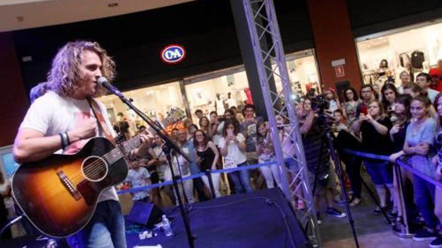 L&#039;eurovisiu Manel Navarro actua a l&#039;Espai Gironès pel Dia de la Música