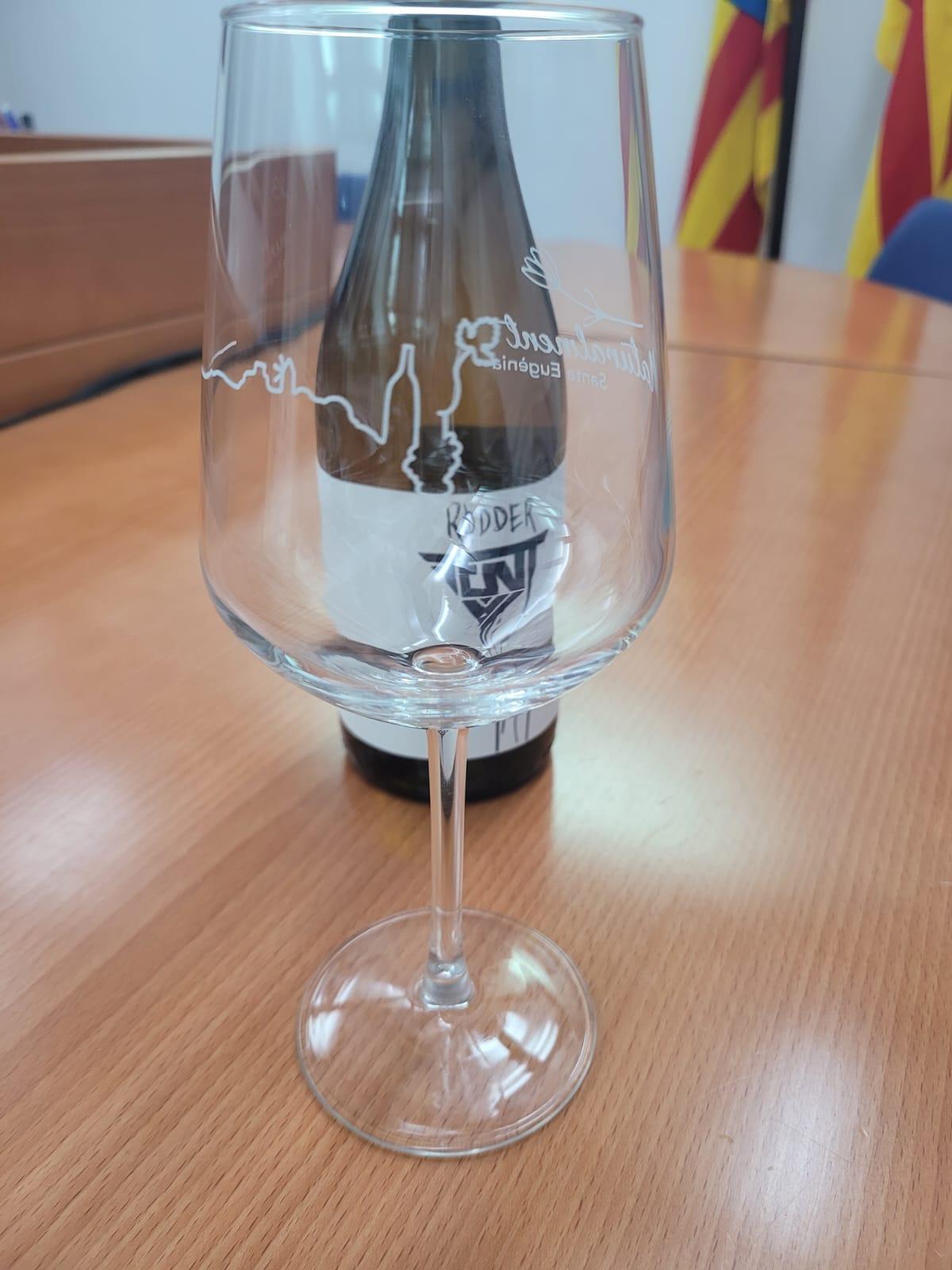 El diseño de la copa del Tast Taujà de este año.