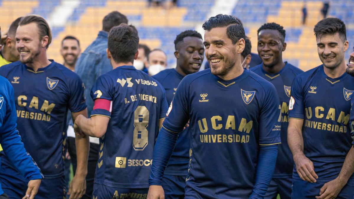 Los jugadores del UCAM Murcia CF celebrando el pase al play off el pasado fin de semana.