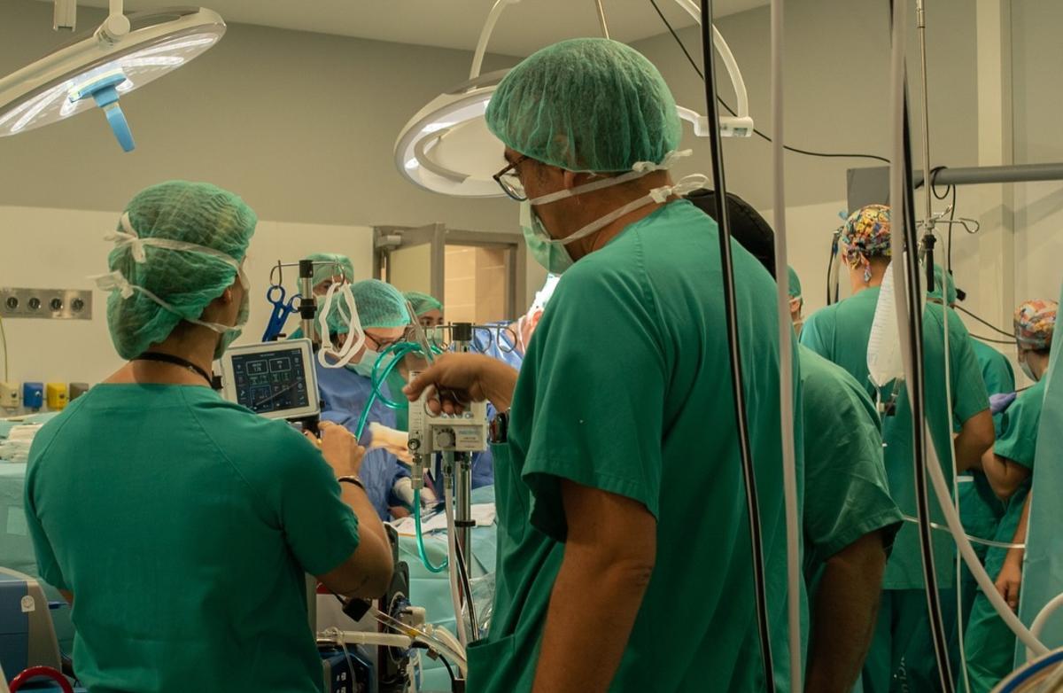 El equipo en plena intervención.