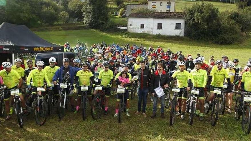 La marcha cicloturista solidaria &quot;Monte Areo BTT&quot; cumple sus objetivos