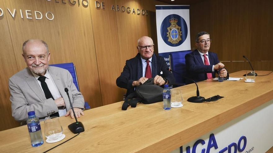 Gómez de Liaño, catedrático que fue magistrado, ve "muy mal" a la justicia española: "Sin una buena división de poderes, la democracia se devalúa"