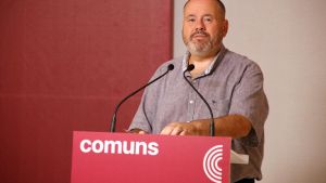 El portavoz de Catalunya en Comú, Joan Mena, este lunes en rueda de prensa