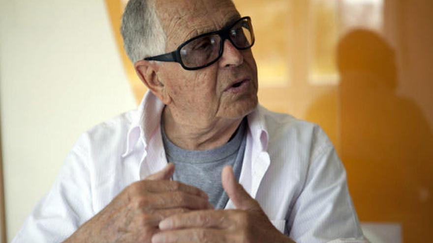 Martín Chirino, durante esta entrevista, en su casa de Tapia de Casariego. | fernando rodríguez
