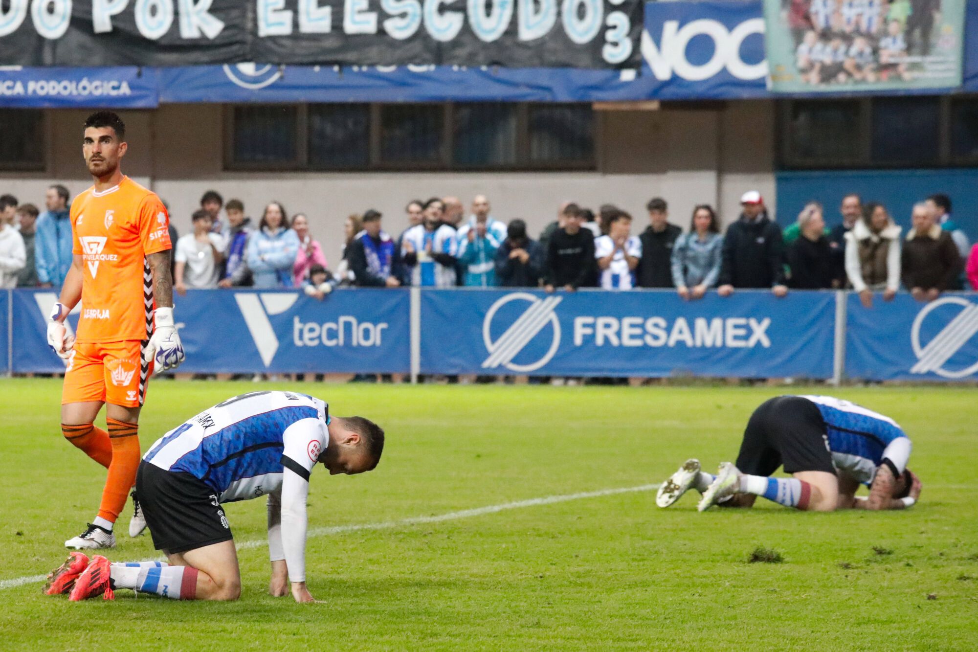 EN IMÁGENES: Ammbientazo en el play-off del Real Avilés contra el Antoniano
