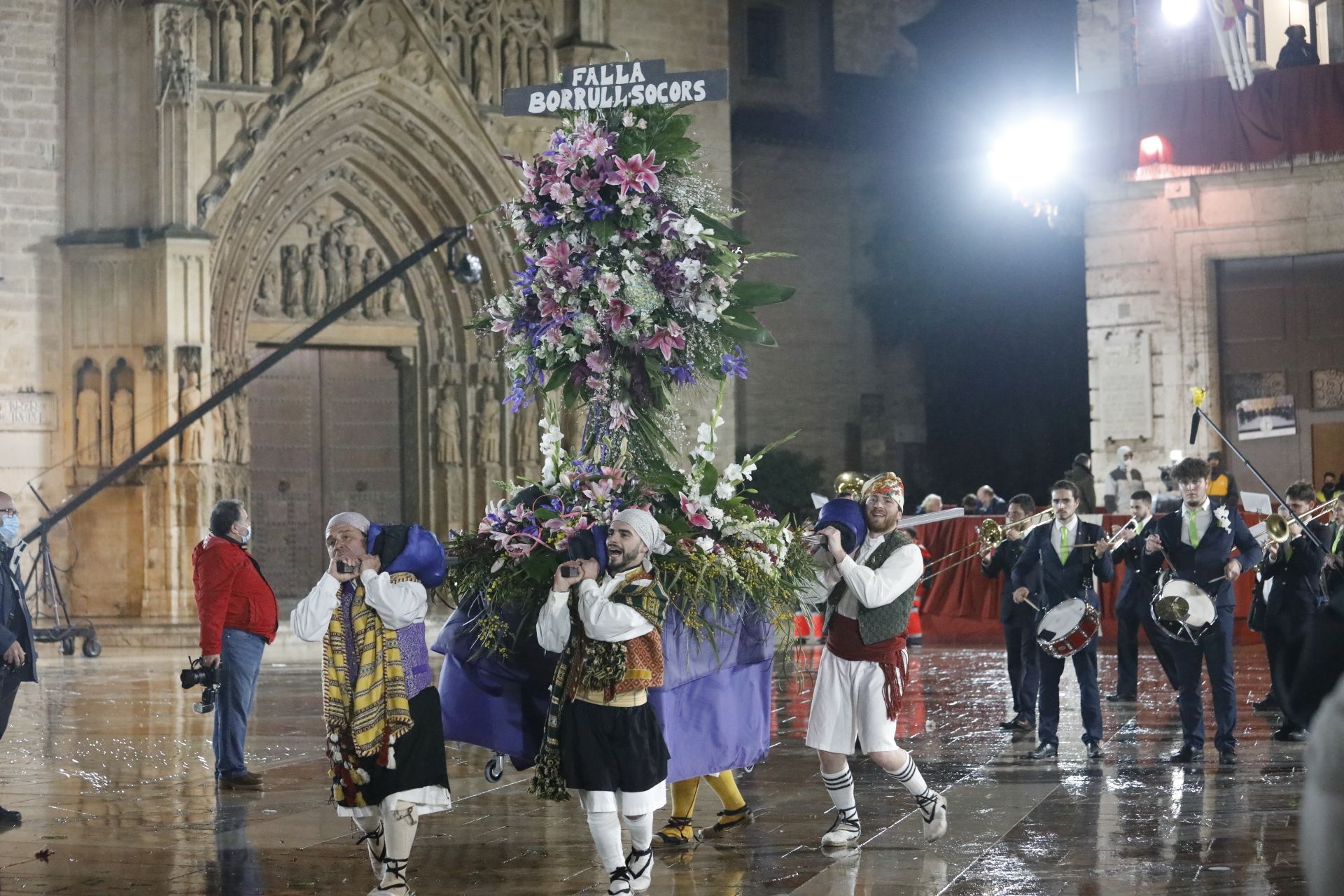 Búscate el primer día de Ofrenda por la calle Quart (de 21.00 a 22.00 horas)