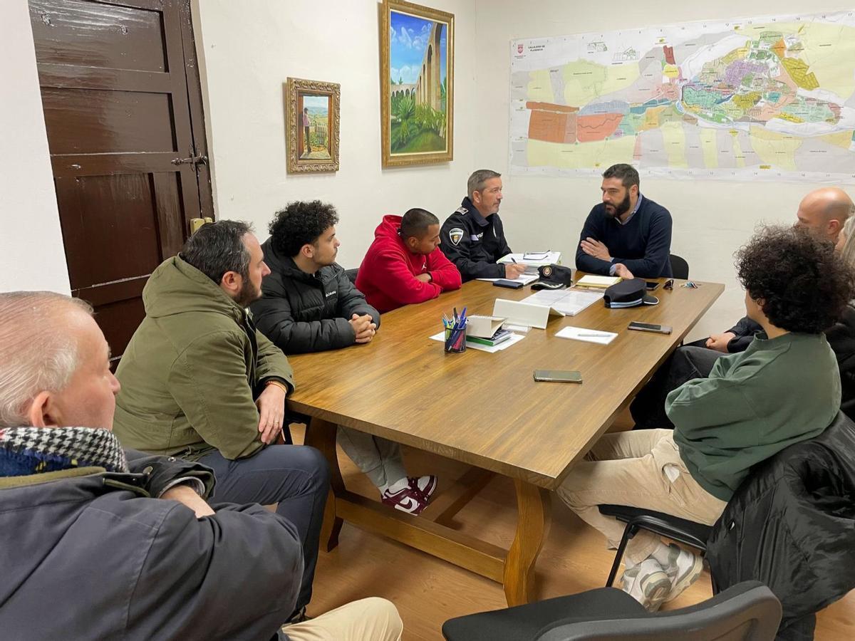 Reunión del edil de Interior y Policía Local con hosteleros de San Esteban de Plasencia.