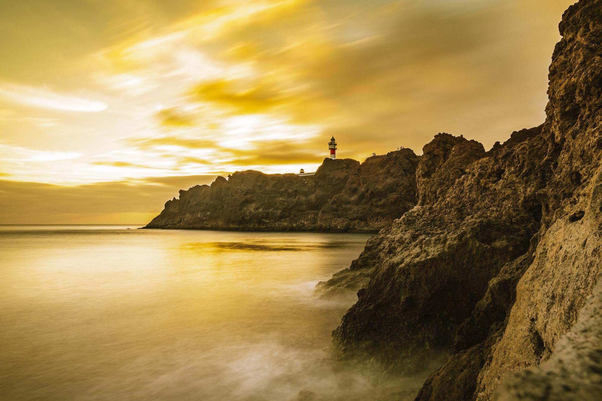 Los mejores lugares donde ver el atardecer desde las playas de Tenerife.