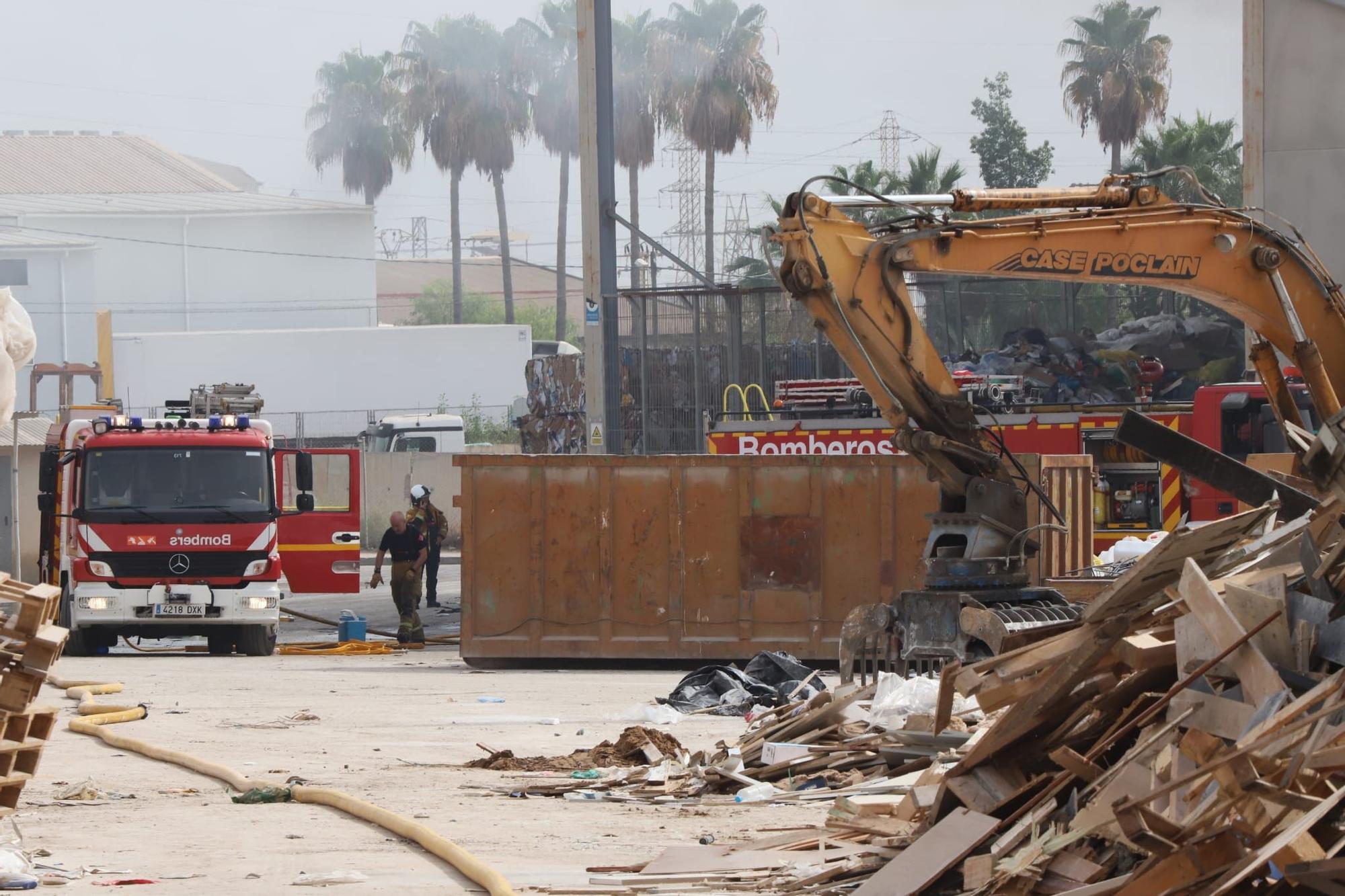 Un incendio en fábrica de San Vicente al explotar un vehículo