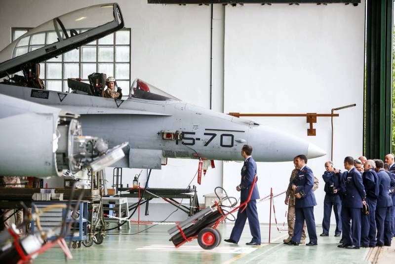 Fotogalería de la visita de Felipe VI a la Base Aérea de Zaragoza