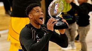 Antetokounmpo, MVP, i Curry, líder, donen triomf al Team Lebron