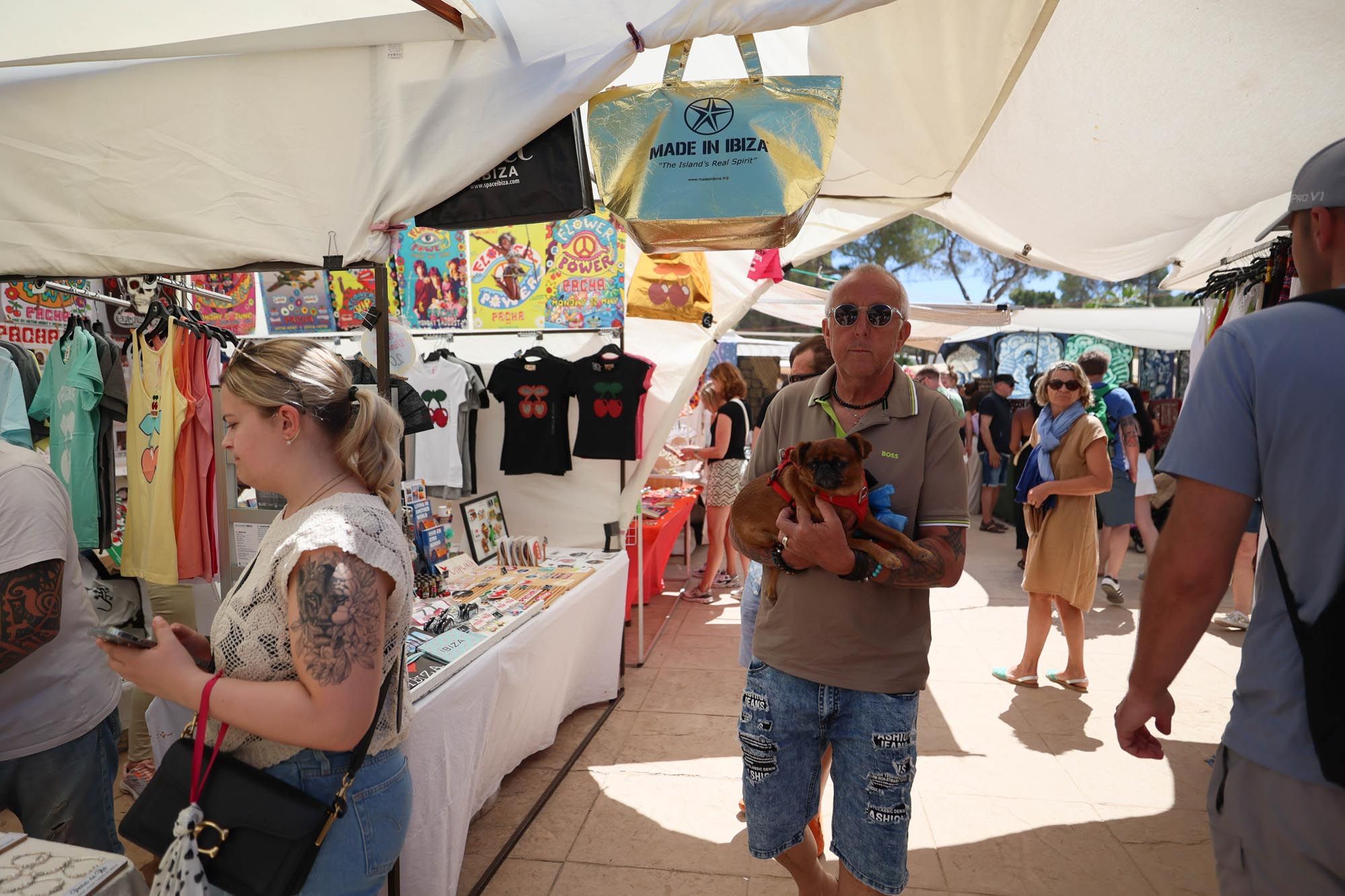 La apertura del Hippy Market de es Canar, en imágenes