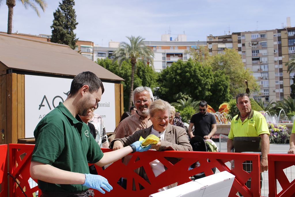 Reparto de pasteles de carne en las Fiestas de Primavera 2024