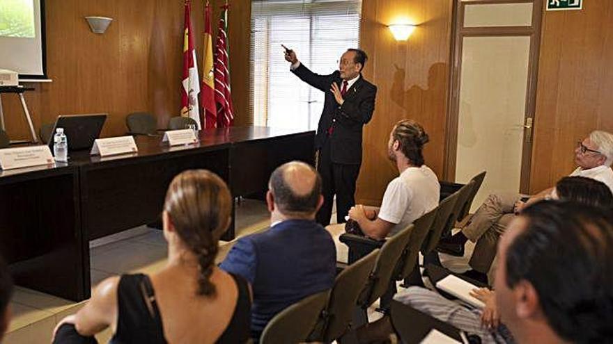 José María Der-li, en un momento de la charla de ayer.