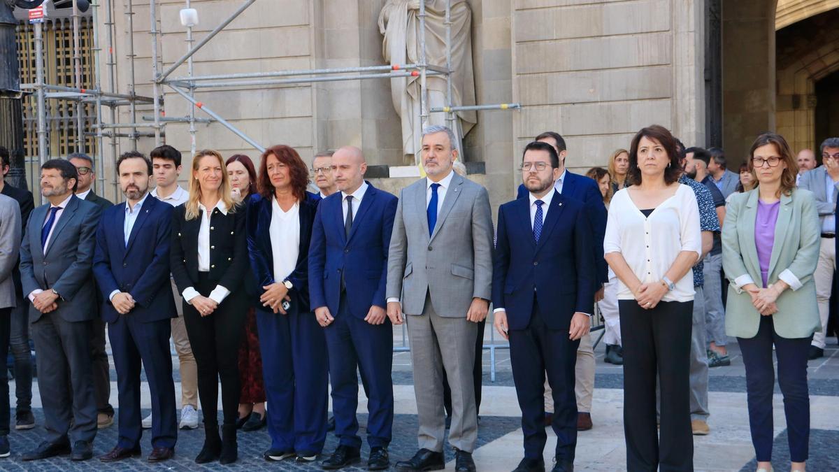 Minuto de silencio de las autoridades catalanas por los muertos en Afganistán.