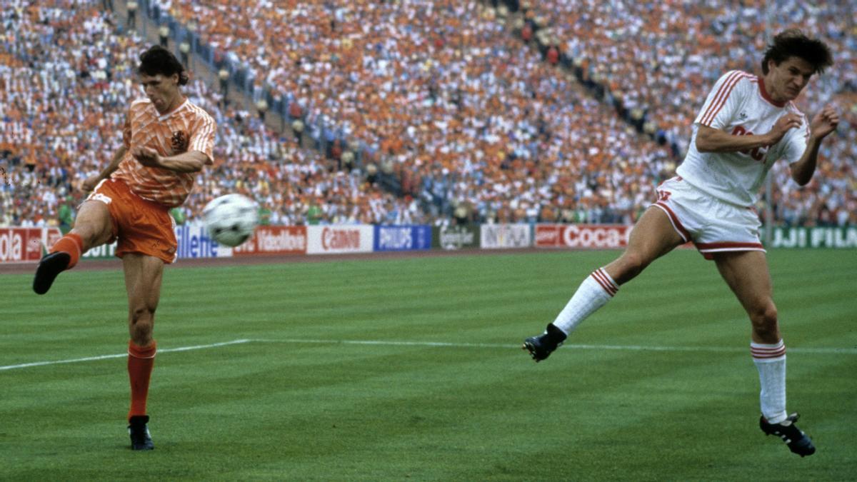 EM 1988. Finale: Niederlande - UdSSR am 25.6. in M?nchen (2:0). 2:0 durch van Basten (Hol.).