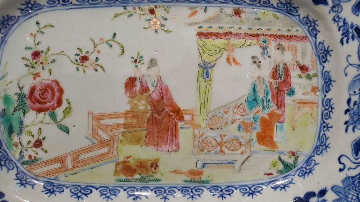 Bandeja de porcelana china del siglo XVIII