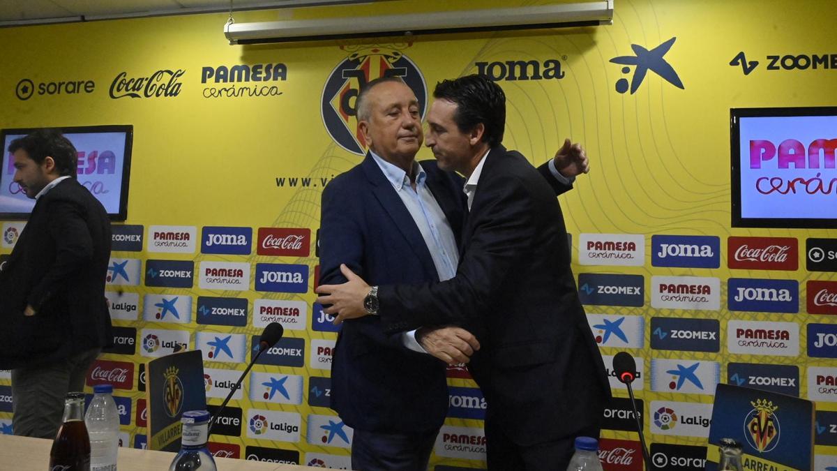 Fernando Roig y Unai Emery, en la despedida de éste como entrenador del Villarreal CF.