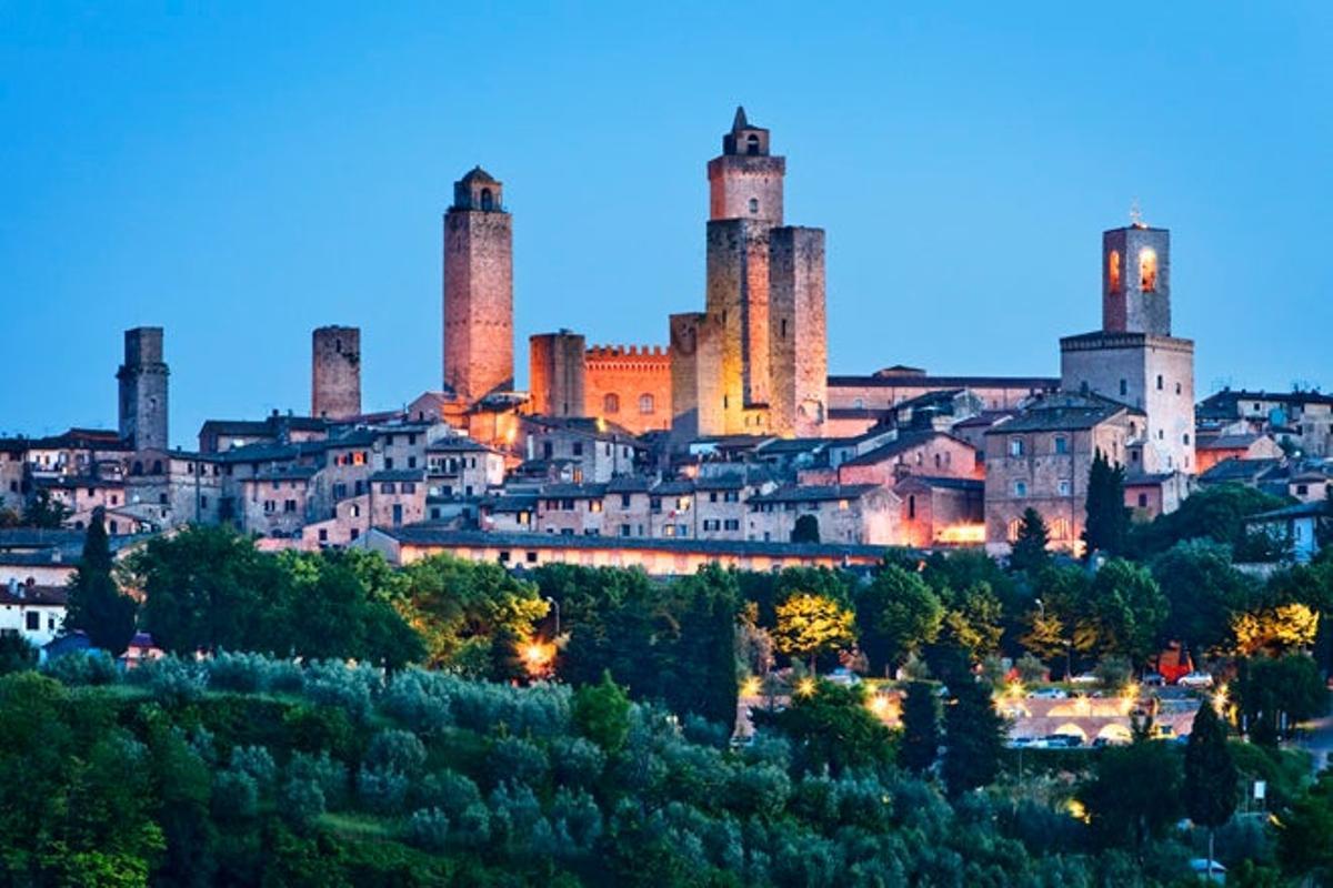 San Gimignano, en las Colinas de la Toscana italiana. San Gimignano, en las Colinas de la Toscana italiana.