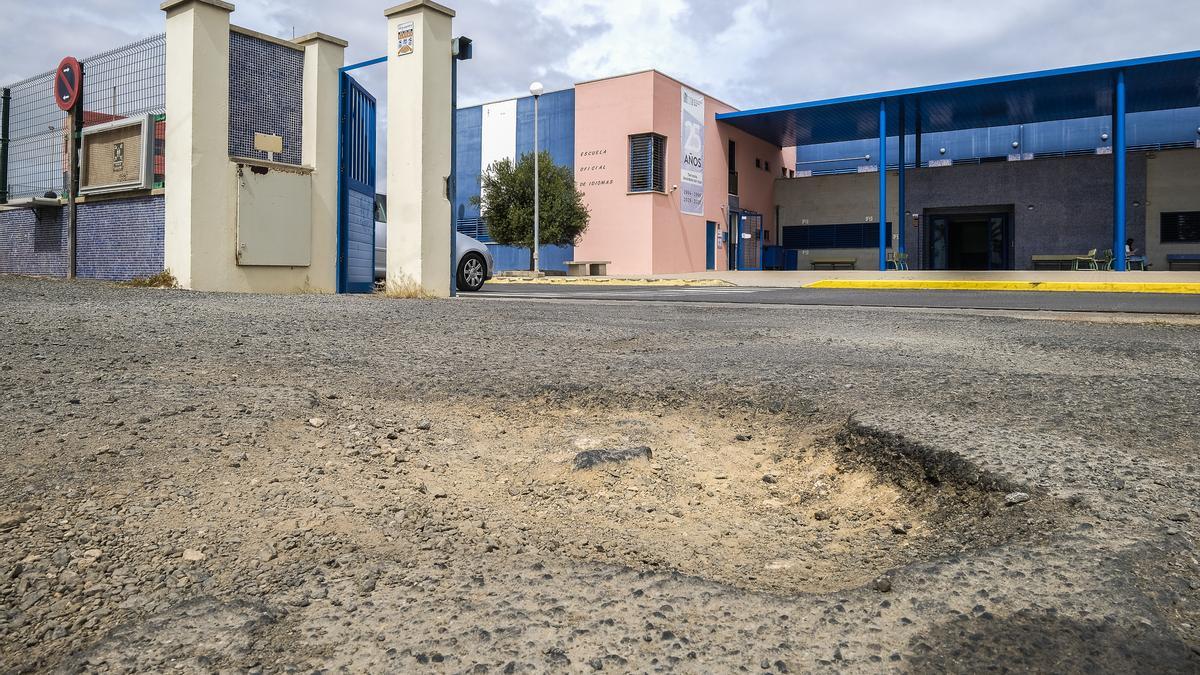 Acceso en mal estado a la Escuela Oficial de Idiomas de Telde.