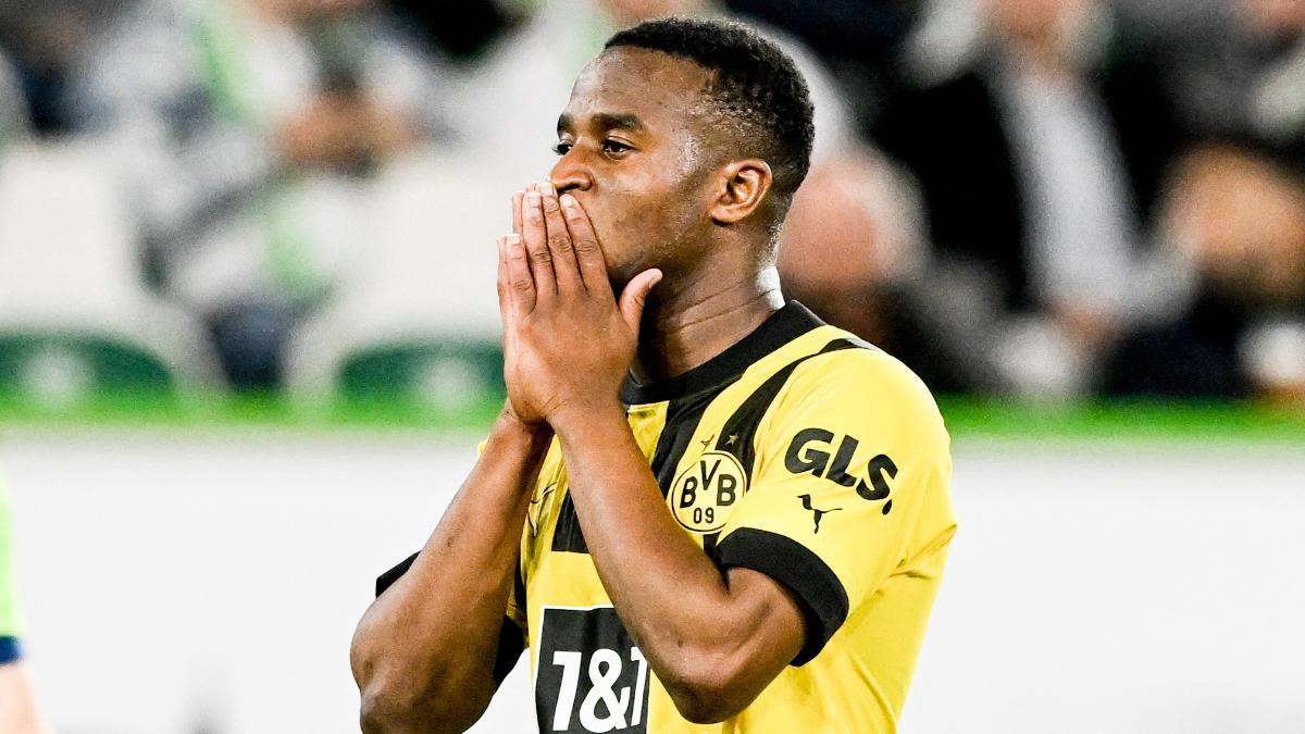 Youssoufa Moukoko, en un partido con el Borussia Dortmund