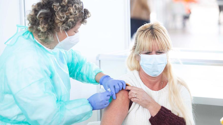 Las personas de Ibiza de entre 50 y 54 años ya pueden pedir cita para vacunarse contra el covid