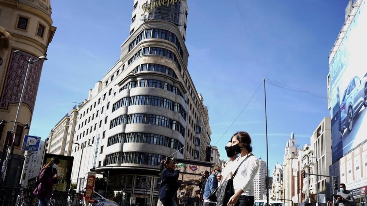 Ambiente en la Plaza de Callao el 5 de octubre, primer día laborable después de que entraran en vigor las restricciones de movilidad