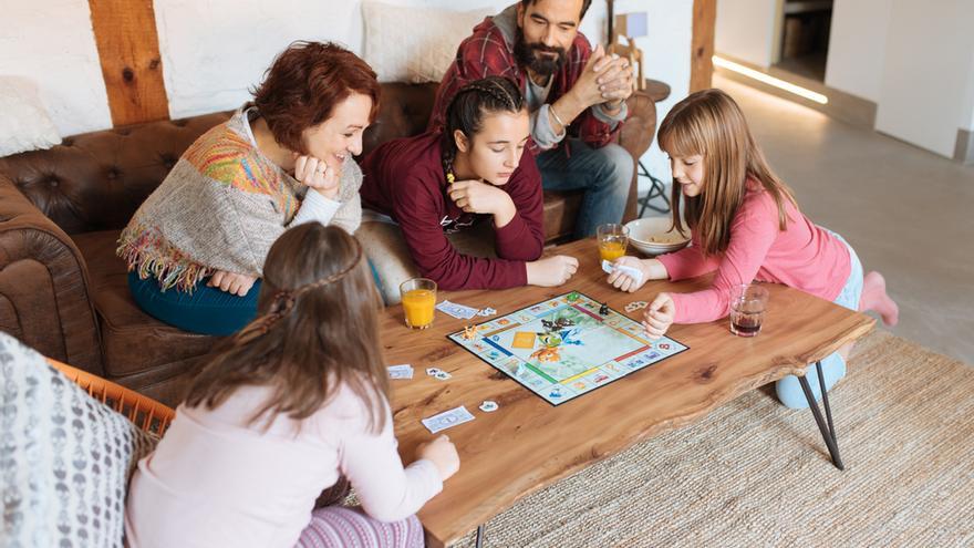 Los niños adoran los juegos de mesa.