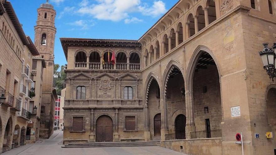 La Lonja Gótica de Alcañiz acoge la exposición &#039;Este verano salimos juntos&#039;