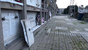 Investigan un acto vandálico en el cementerio de Lleida con 59 nichos dañados