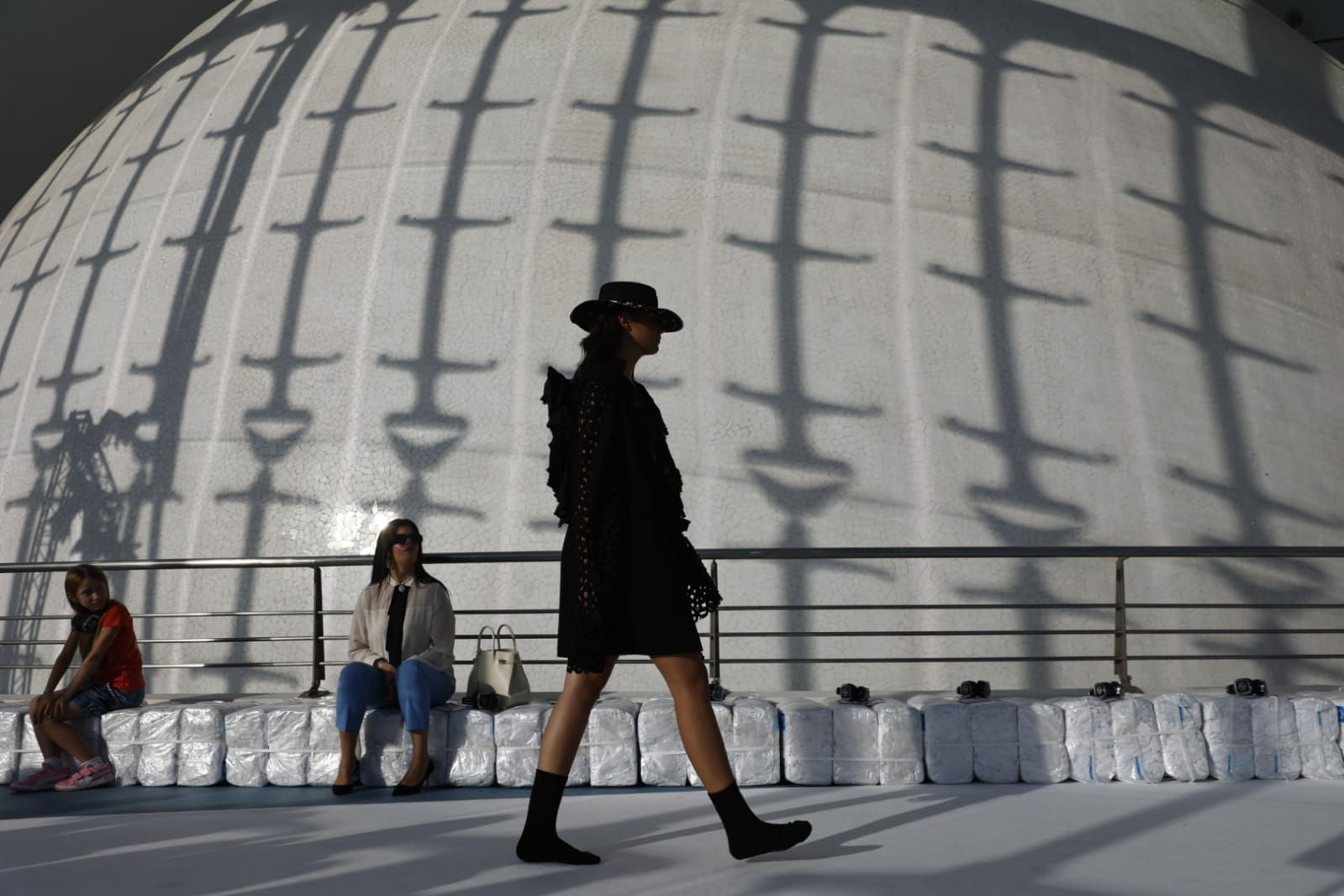 El CLEC se adueña del blanco para poner en manifiesto la emergencia climática