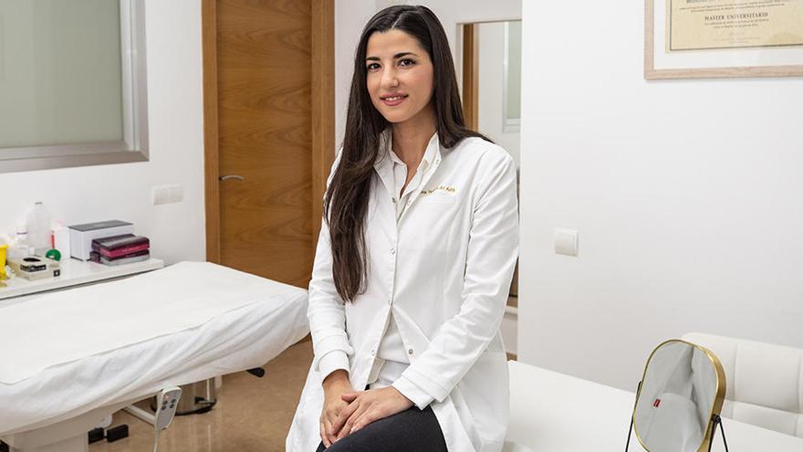 La doctora Yasmin Al Adib abrió su consulta en Ibiza hace un año.