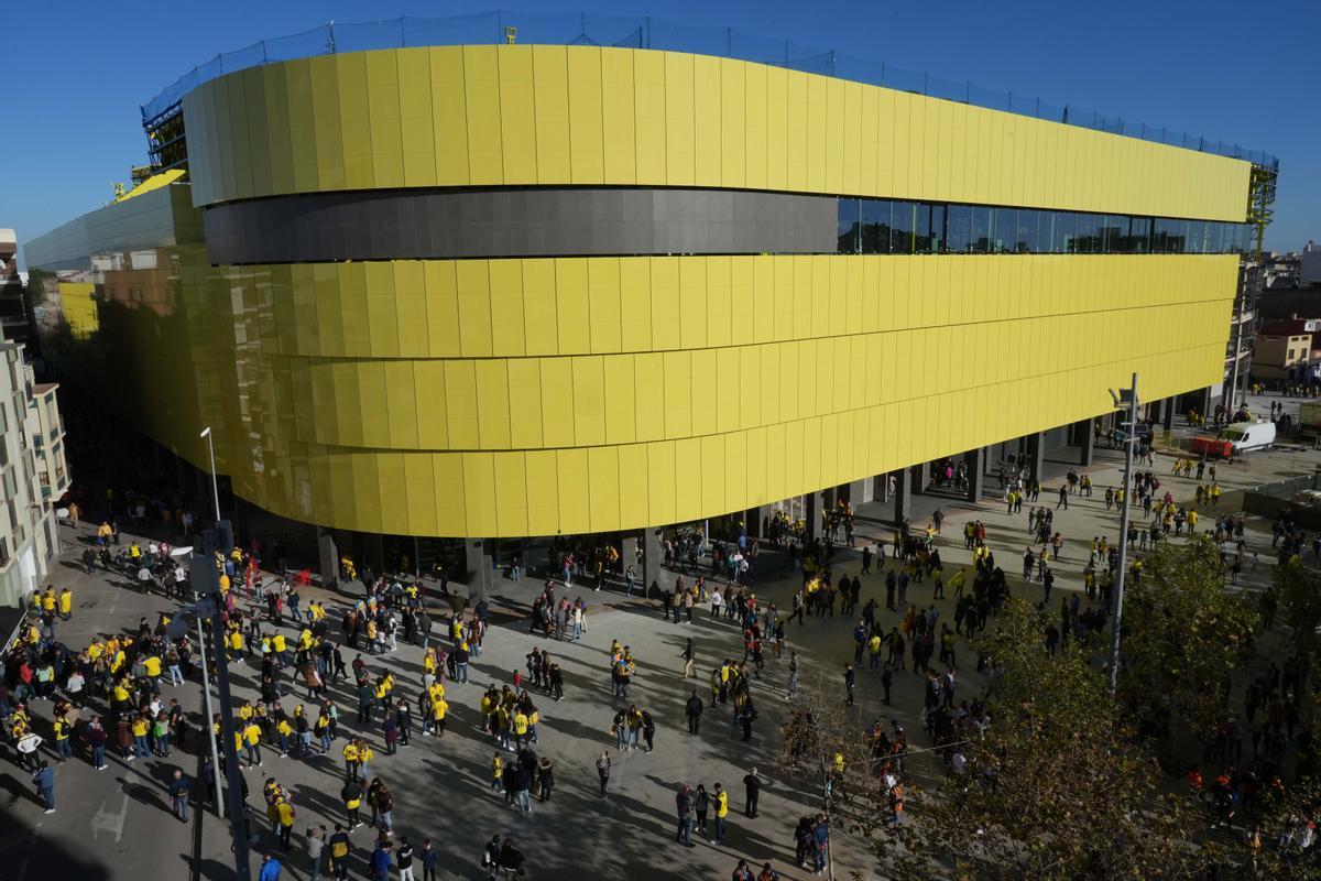 El Villarreal CF, como embajador indiscutible, este año ha renovado el Estadio de la Cerámica y celebra el centenario.