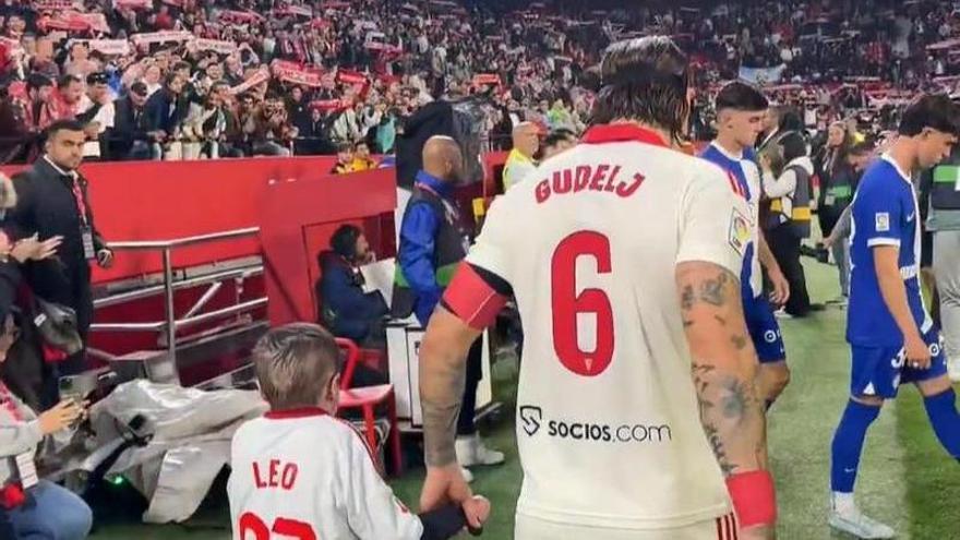 Leo, el niño sevillano con piel de mariposa, el talismán del Sevilla FC ante el Atlético de Madrid