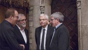 Pere Mas, Vicenç Villatoro, el conseller Ferran Mascarell i Joan Ollé, diumenge en l’homenatge a Joan Barril a l’Ajuntament de Barcelona.