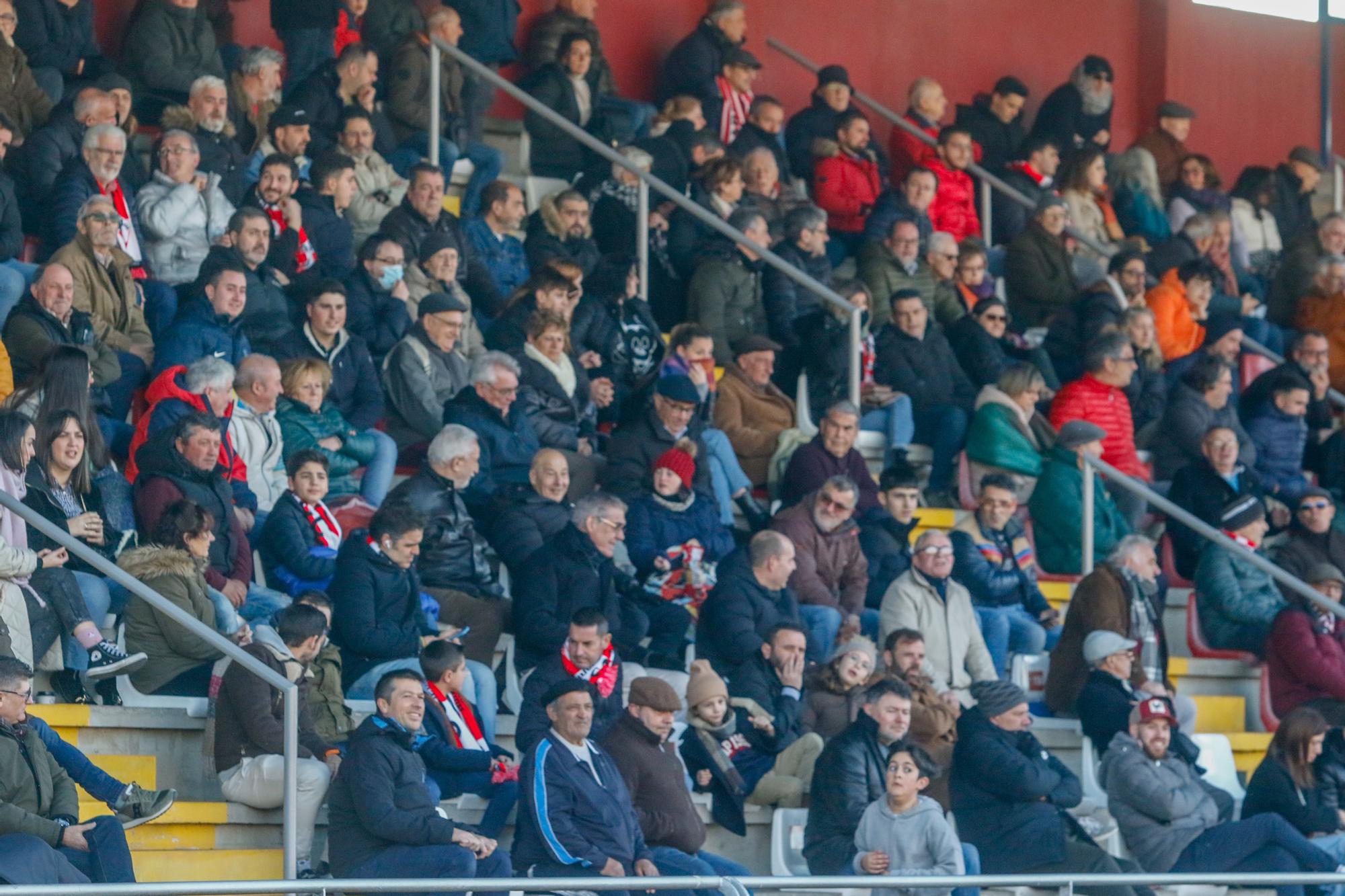 Las mejores imágenes del Arosa-Fabril con las gradas de A Lomba a rebosar