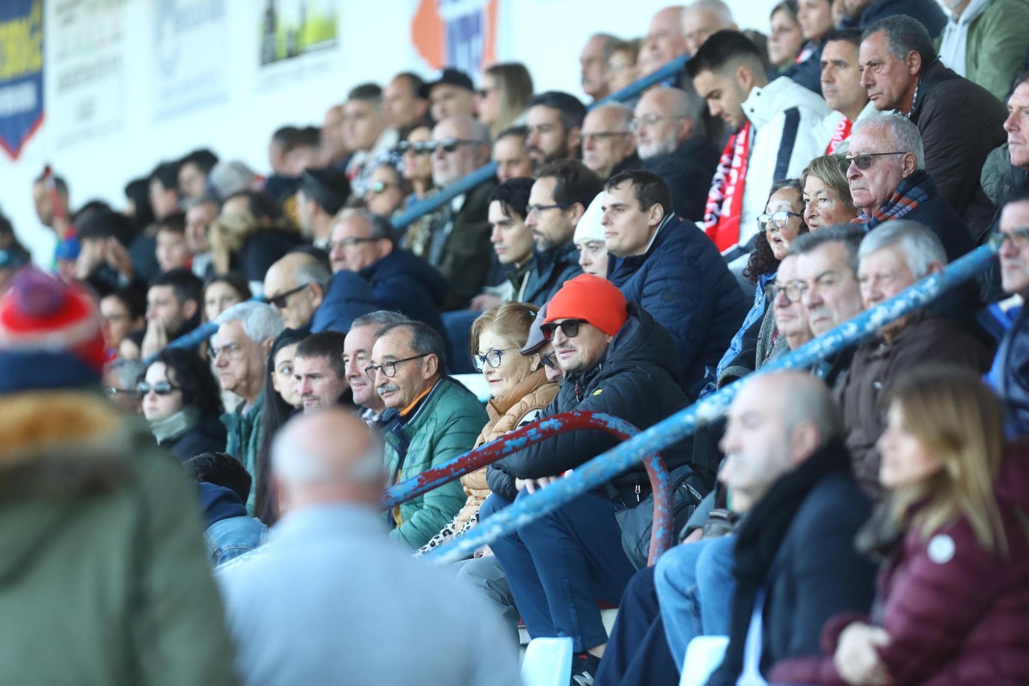 Las mejores imágenes de la victoria del Arosa ante la Unión Deportiva Ourense (1-0)