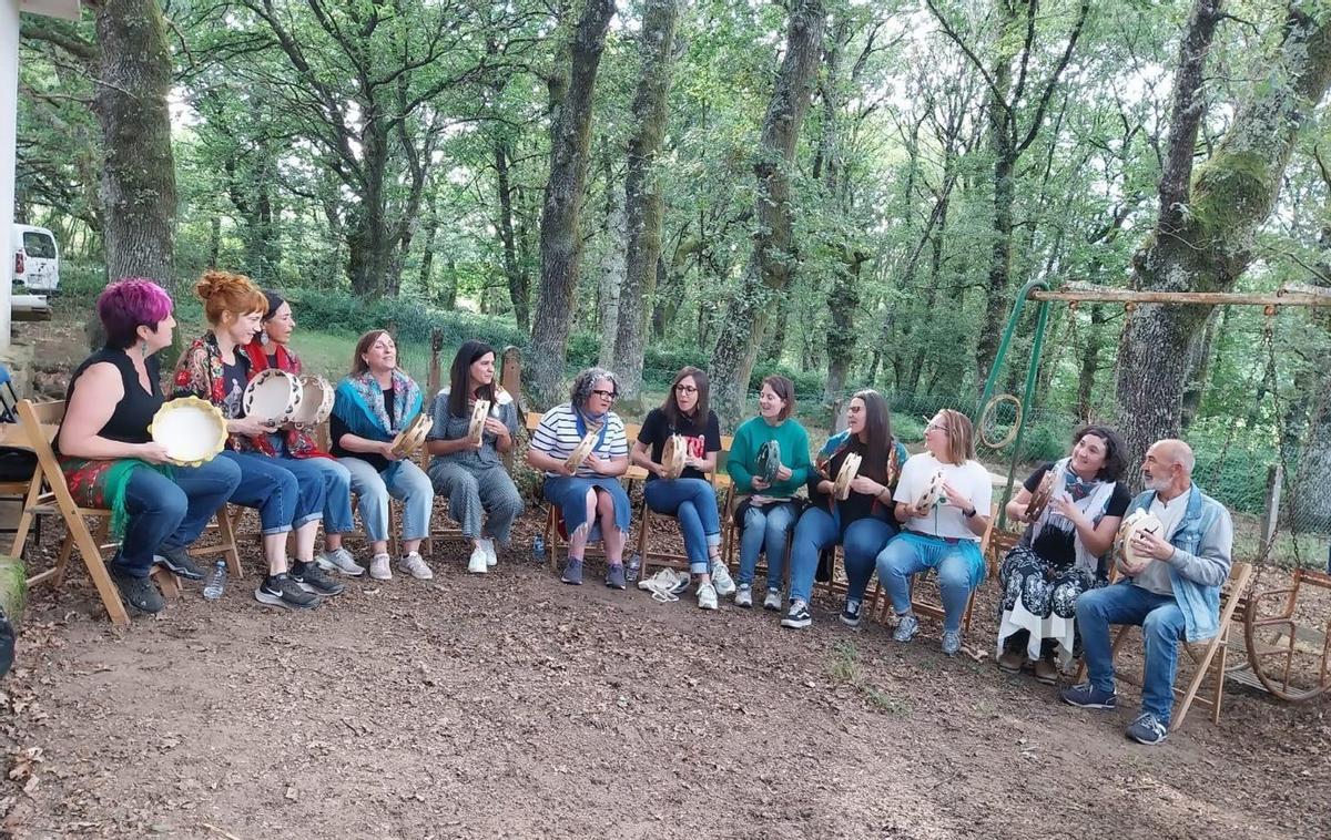 Una actuación del grupo de canto y percusión lalinense.  | CEDIDA