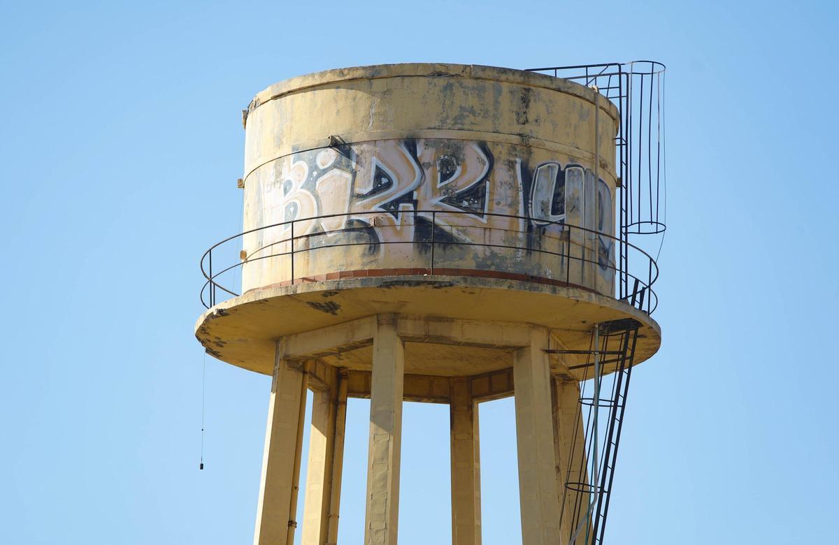 Depósito de agua en el barrio de Churruca.
