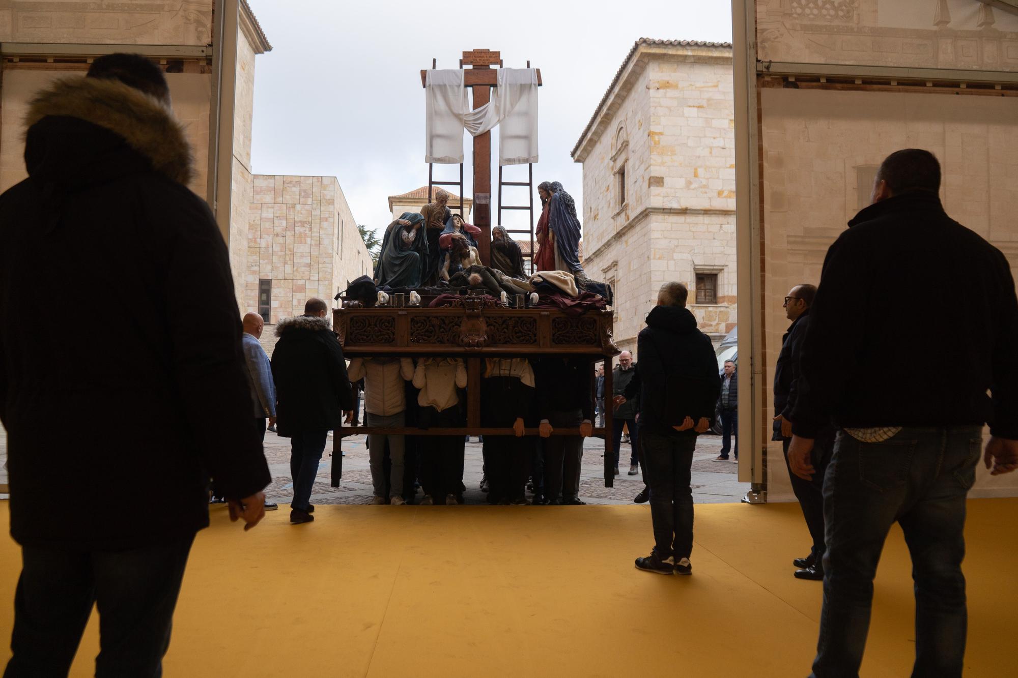 GALERÍA | Las mejores imágenes del traslado de pasos a la carpa de la Semana Santa de Zamora