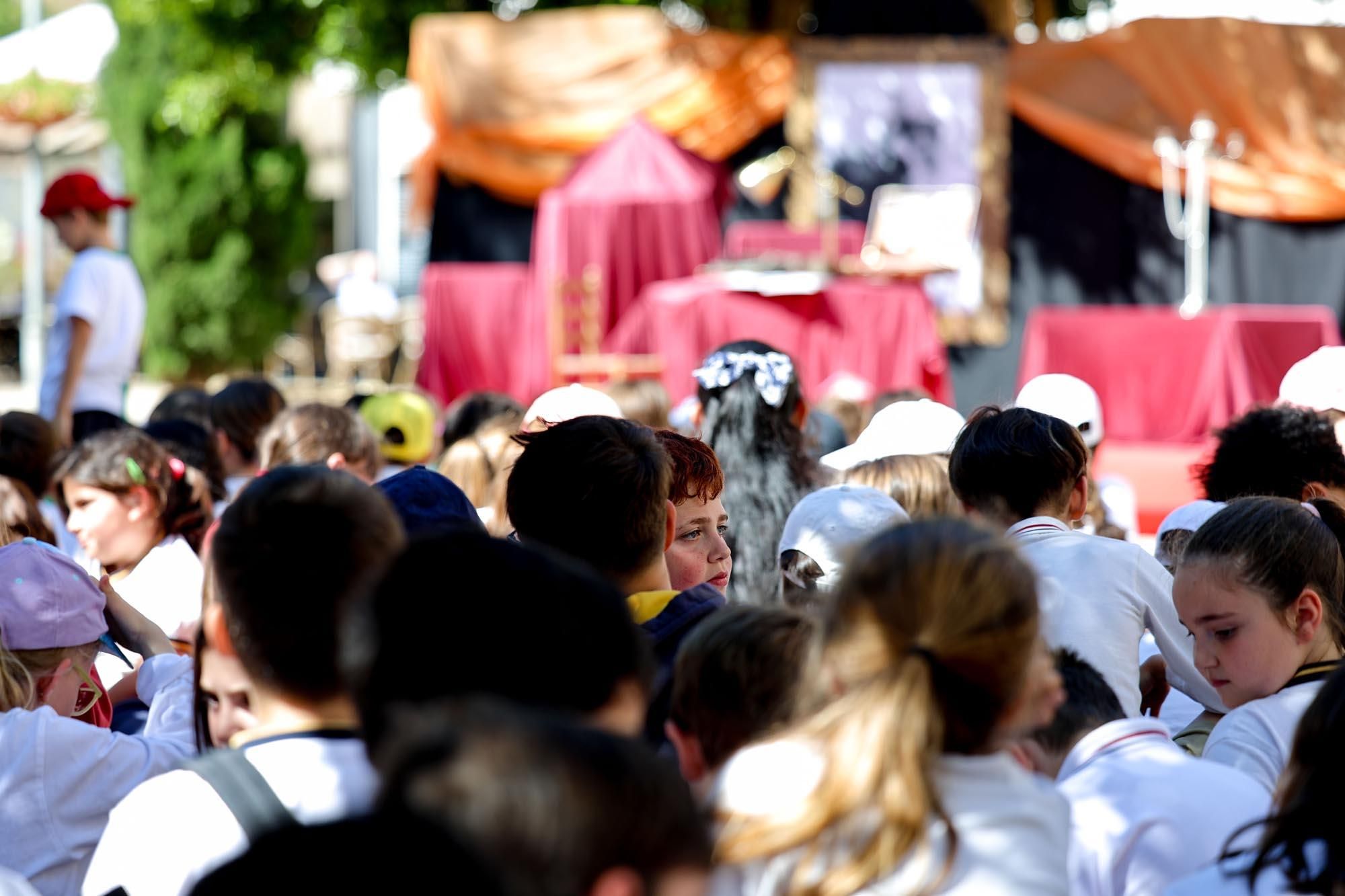 Los escolares de Ibiza visitan la feria Eivissa Medieval