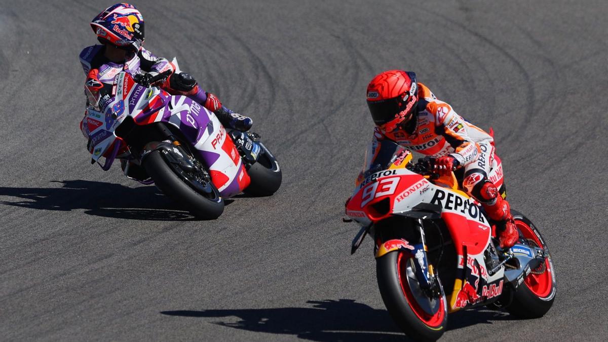 Magic Márquez (Honda) está de vuelta, hoy, en Portimao, en el primer GP de la temporada el campeonísimo catalán ha logrado su pole position nº 92 tras dos vueltas suicidas y arrancará esta tarde, en la carrera al sprint en primera posición por delante de Jorge Martín (Ducati) y Pecco Bagnaia (Ducati).